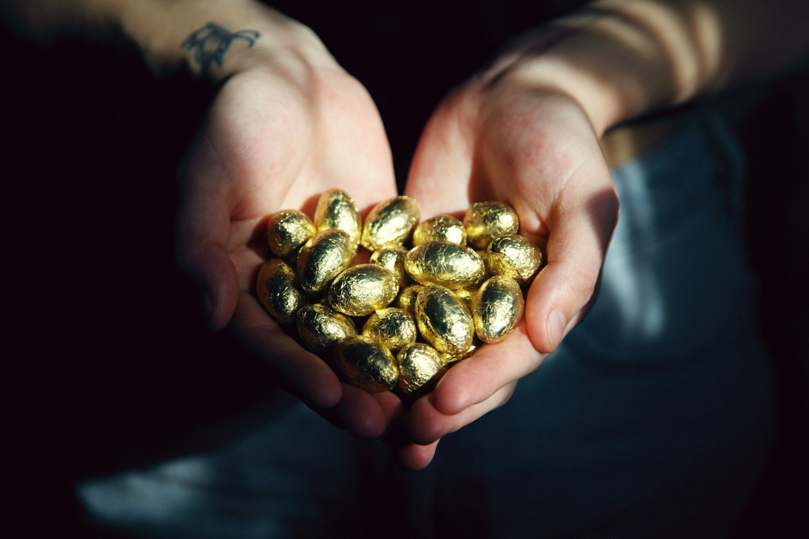 How to price services as a freelancer. A person holding brown and black round fruits
